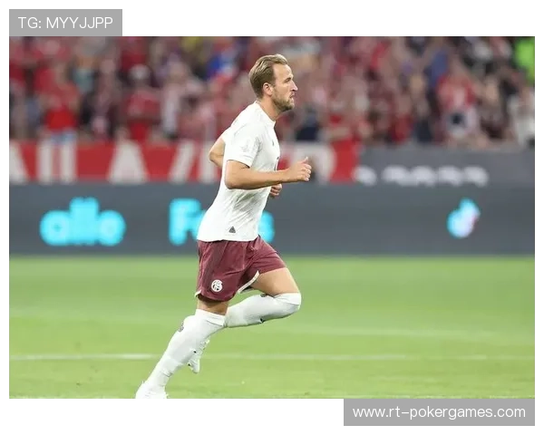 凯恩德甲12轮斩获12球，领跑射手榜剑指莱万纪录