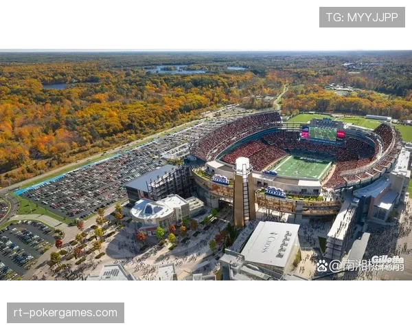 国际足联考察团结束对多伦多世界杯球场草皮的第三次检查 国际足联考察团结束对多伦多世界杯球场草皮的第三次检查